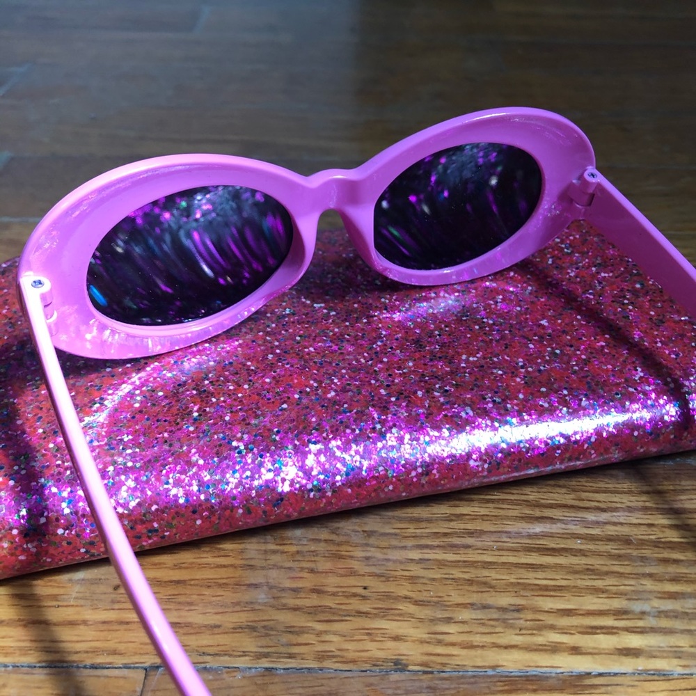 ‼️ SOLD ‼️ Retro Oval sunglasses